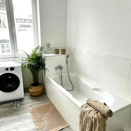 Appartement Design - Parking - Kingsize-bett - 2x Bad - Zentrum *