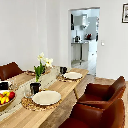 Design - Parking - Kingsize-bett - 2x Bad - Zentrum Hanower